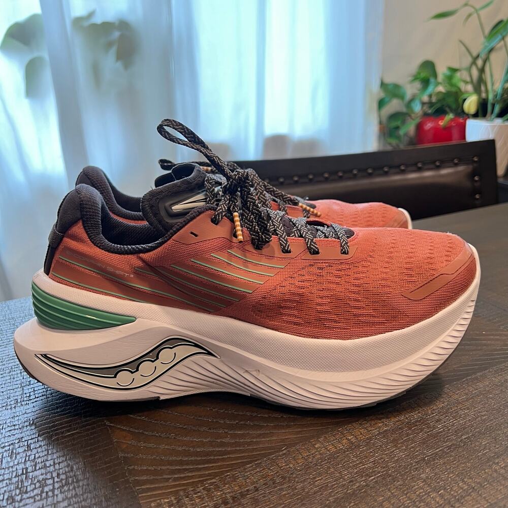Saucony Women's Endorphin Shift 10.5 women